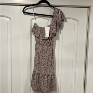 Heatherly new‎ with tags medium Floral One Shoulder Dress